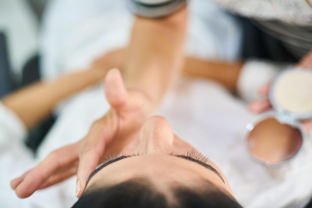 Gezonde huid bereiken met de juiste verzorging en dagelijks skincare routine