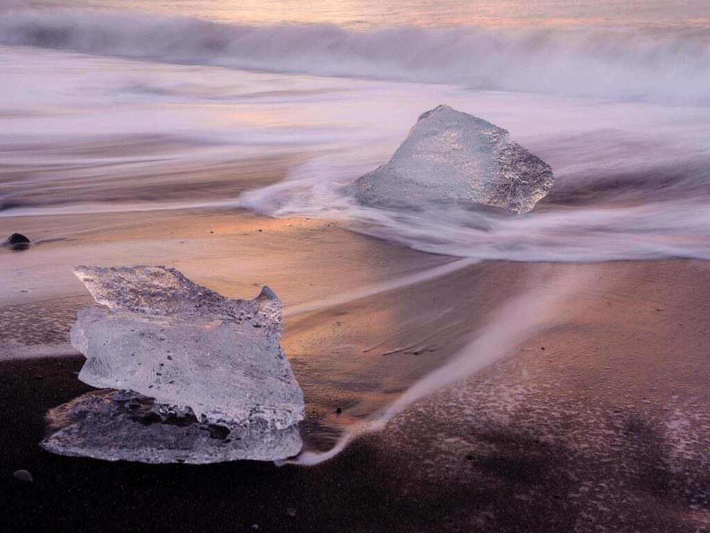 Sneeuwlandschap in IJsland voor wintervakantie planning tussen Reykjavik en de ringweg